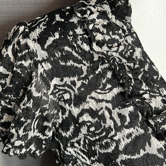 AB STUDIO SMALL BLACK AND WHITE LACE RUFFLE BLOUSE - Picture 2 of 9